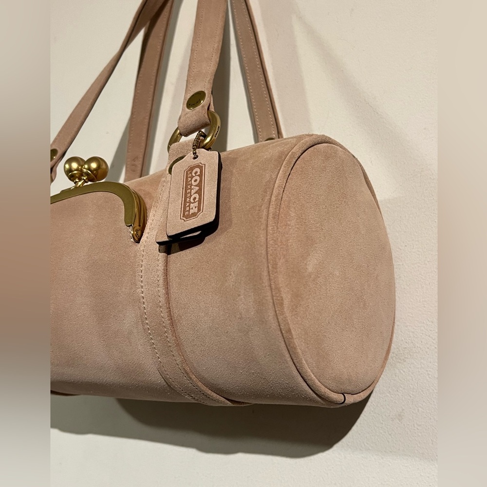 Coach suede nuage pink Kisslock barrel bag limited edition - Picture 5 of 16
